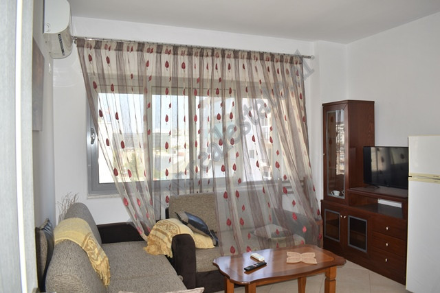 Apartament 2+1 per qira ne rrugen Ibrahim Dervishi ne Tirane.&nbsp;
Apartamenti pozicionohet ne kat